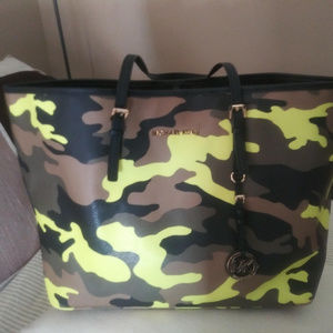 MICHAEL KORS CAMOUFLAGE LEATHER SHOPPER